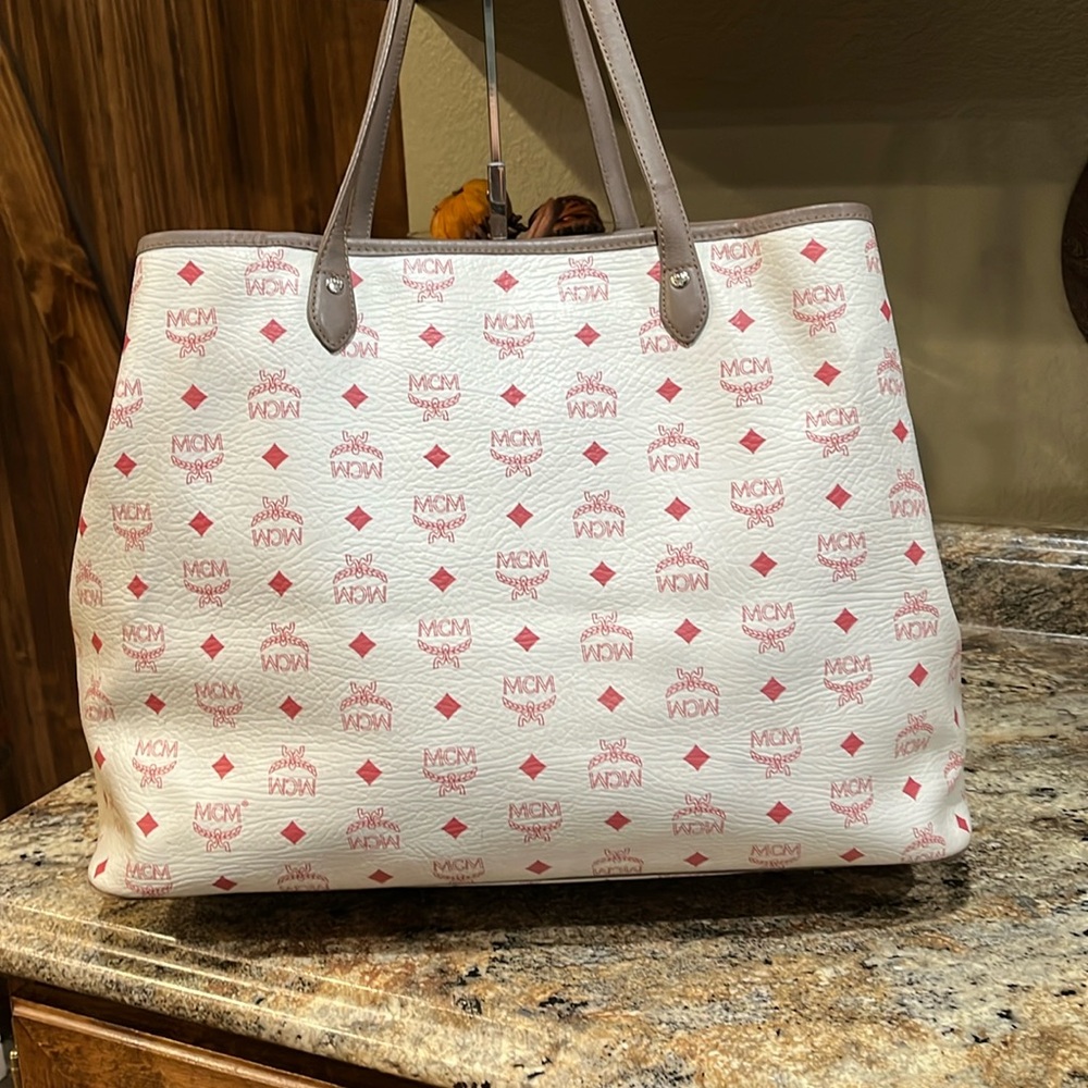 Host Appreciation First and Second prize on a random Wheel draw - Picture 6 of 11